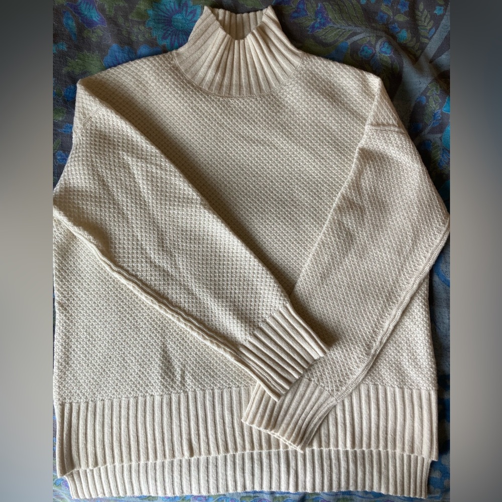 Cashmere Stroopwafel turtleneck